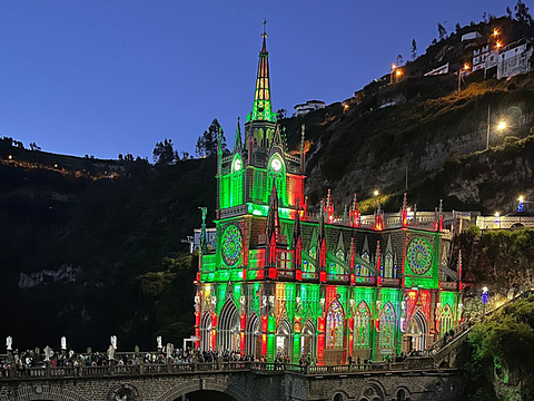 Tour Santuario De Las Lajas y frontera Ecuador 